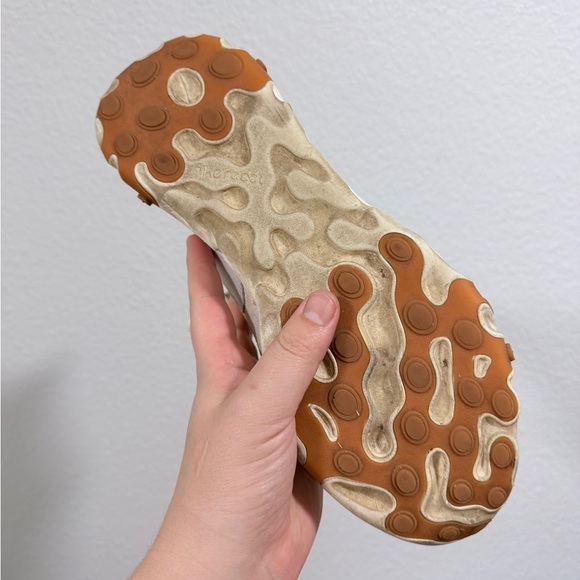 Nike Yellow and Gray react the 10th - Picture 4 of 9